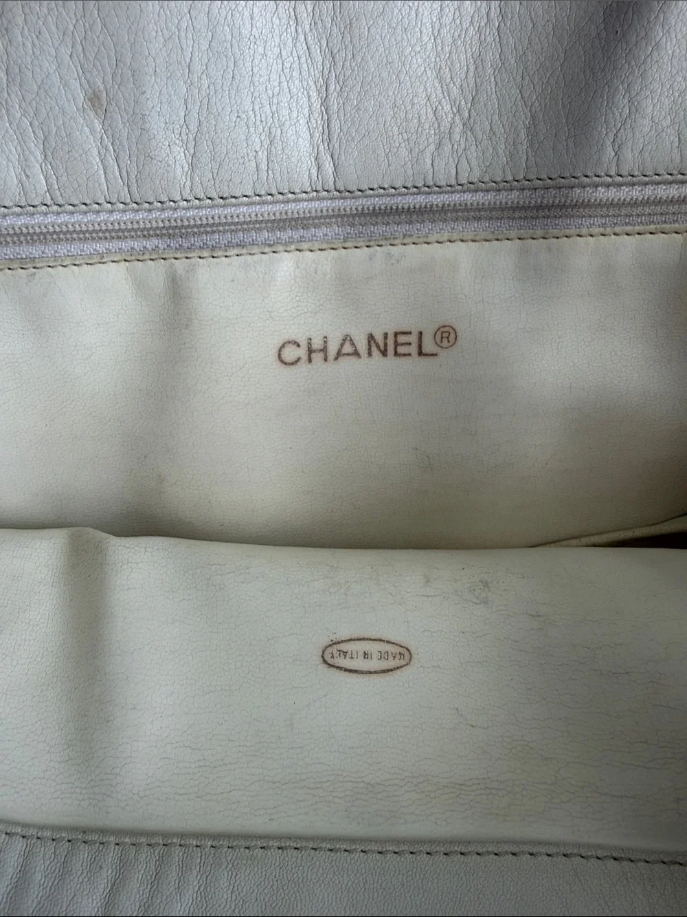 CHANEL tote vibrant